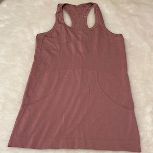 Lululemon top